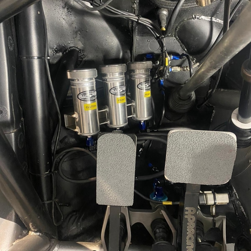 Brake and clutch fluid reservoir